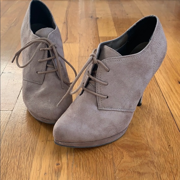 Taupe heel booties sz 8 - Picture 1 of 7